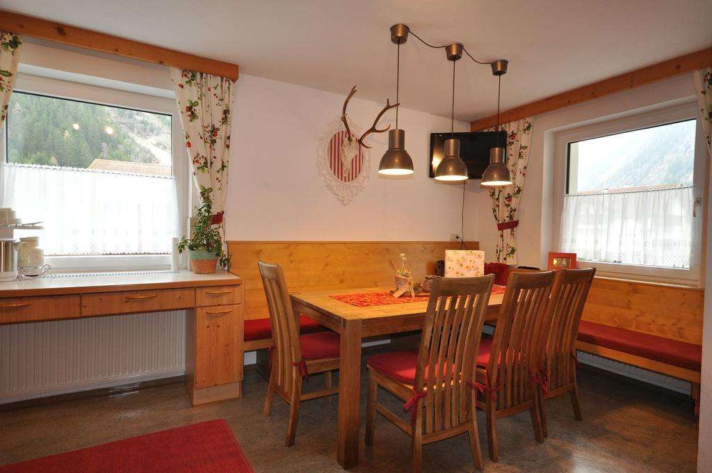 Appartamento Haus Alpenglueck Kaunertal Esterno foto