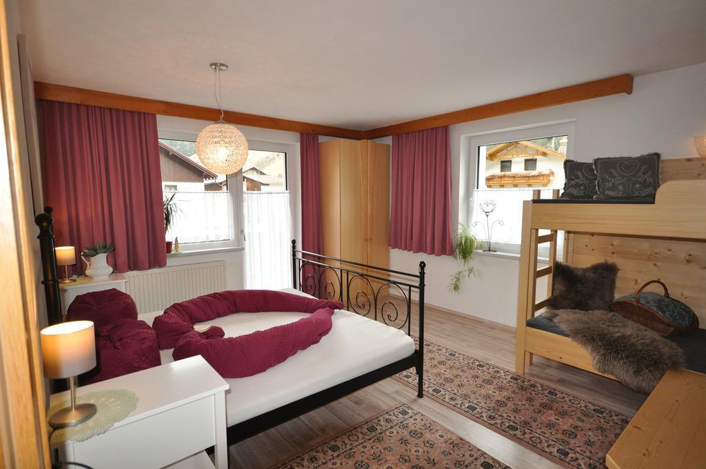 Appartamento Haus Alpenglueck Kaunertal Esterno foto